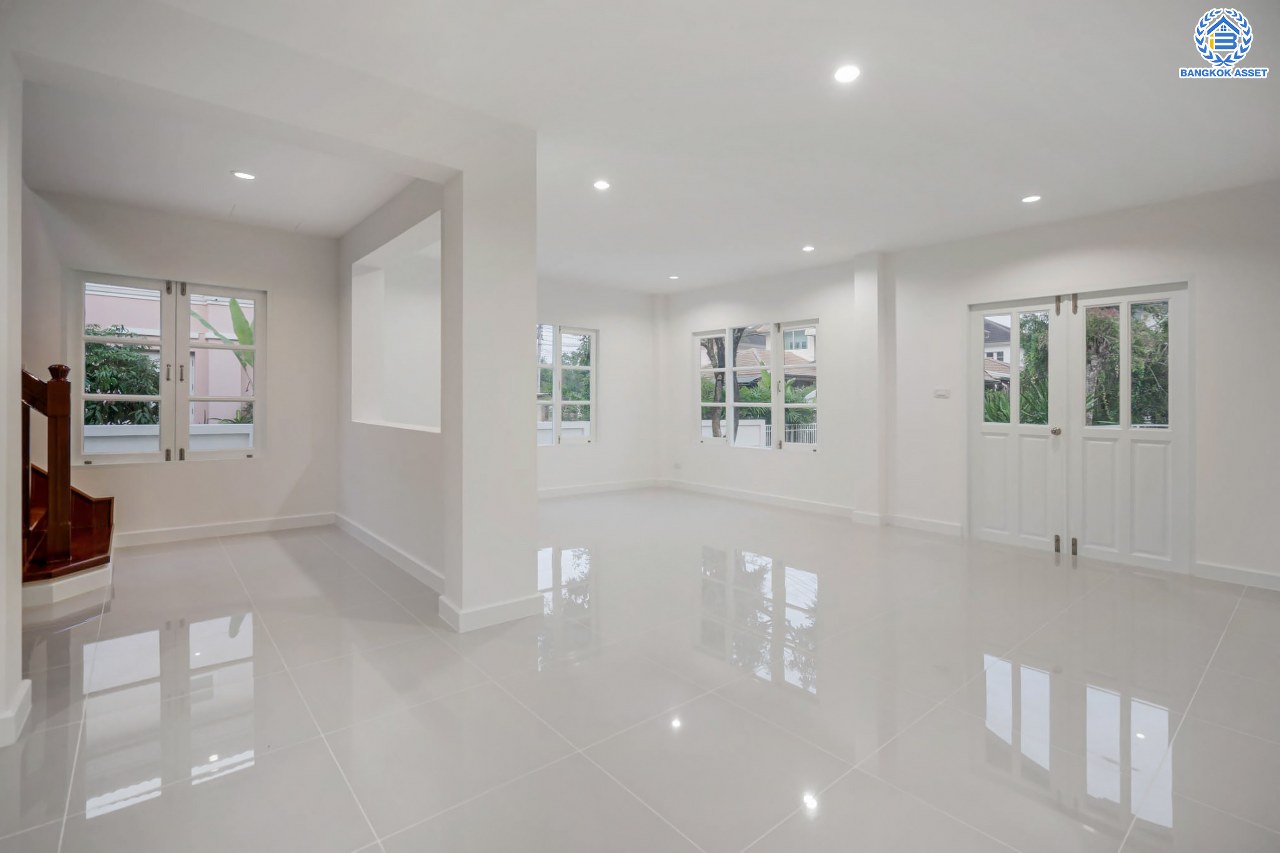 บ้านมือสองตกแต่งใหม่ โครงการ ราชพฤกษ์ บางบอน4 ตกแต่งหรูหรา เนื้อที่ 100.5 ตร.ว. ฟังก์ชัน 3 ห้องนอน 3 ห้องน้ำ จอดรถได้ 2 คัน พื้นที่ใช้สอย 343.94 ตร.ม. บนทำเลศักยภาพ เชื่อมต่อหลายเส้นทาง ใกล้เดอะมอลล์บางแค จุดขึ้นทางด่วน "พระราม2" และรถไฟฟ้าสายสีน้ำเงิน "สถานีหลักสอง"